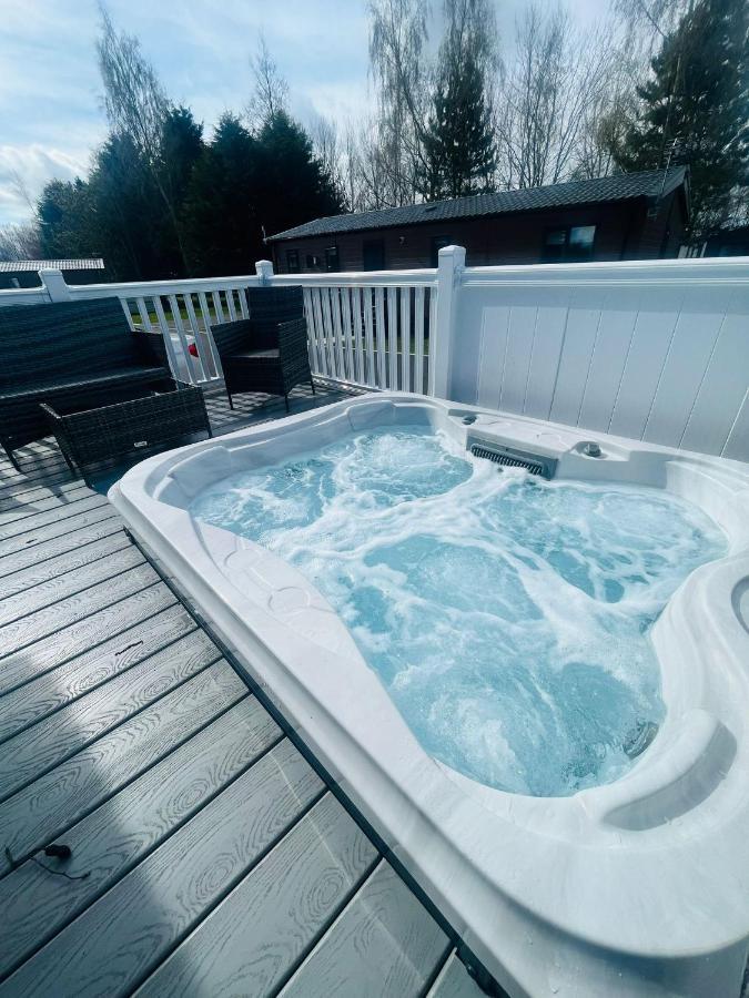Evergreen Lodge With Hot Tub يورك المظهر الخارجي الصورة