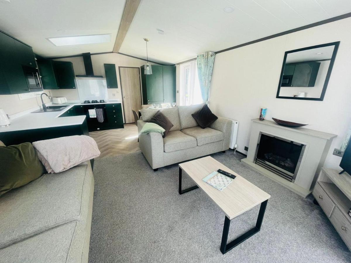 Evergreen Lodge With Hot Tub يورك المظهر الخارجي الصورة